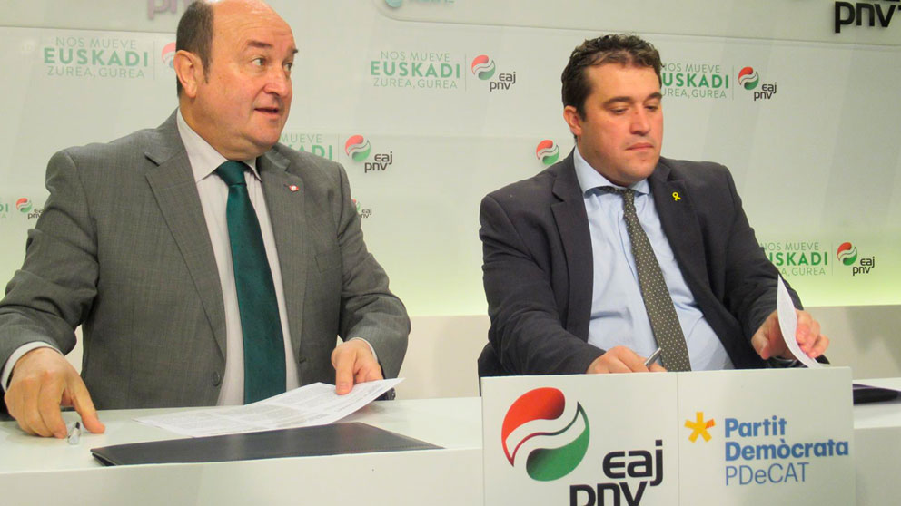El presidente del PNV, Andoni Ortuzar, y el del PDeCAT, David Bonvehí, en una rueda de prensa. Foto: Europa Press