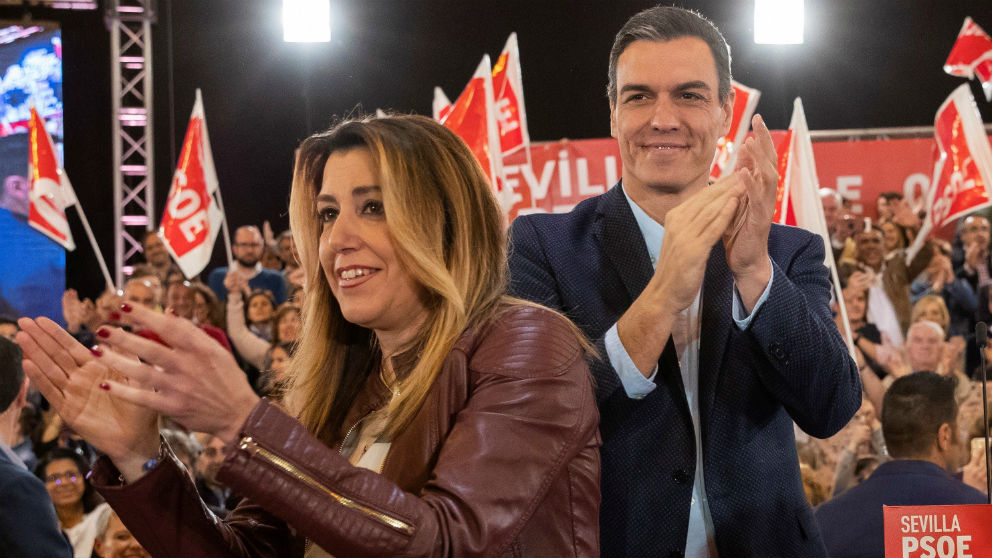 El secretario general del PSOE, Pedro Sánchez, junto a la líder de los socialistas andaluces, Susana Díaz. (Foto: EFE)