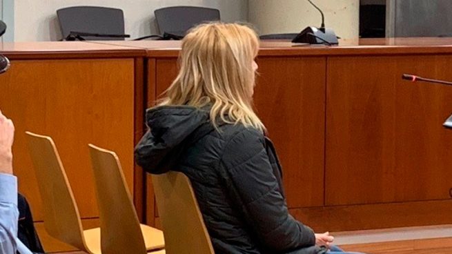 La mujer de Mollerussa (Lleida) acusada de querer matar a su marido en febrero de 2018, ante el juez. Foto: Europa Press