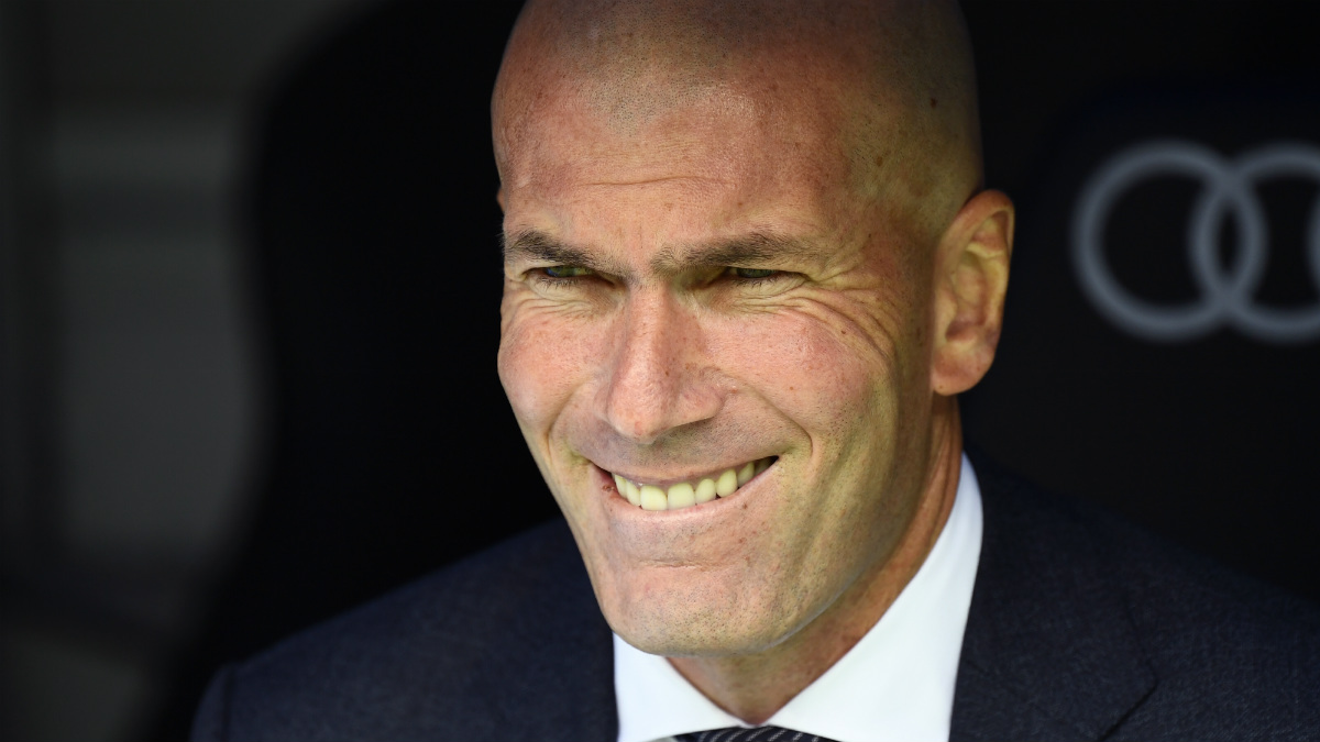 Zinedine Zidane aún no ha comunicado a sus jugadores quienes se marcharán en verano (AFP).