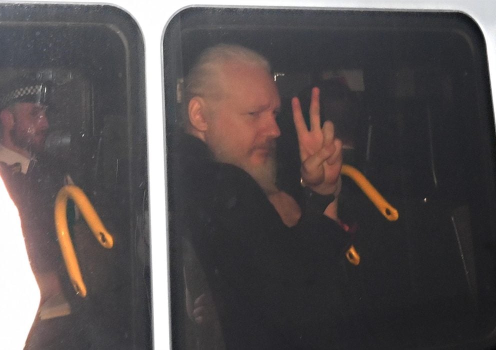Julian Assange en el momento de la detención en Londres. Foto. EP