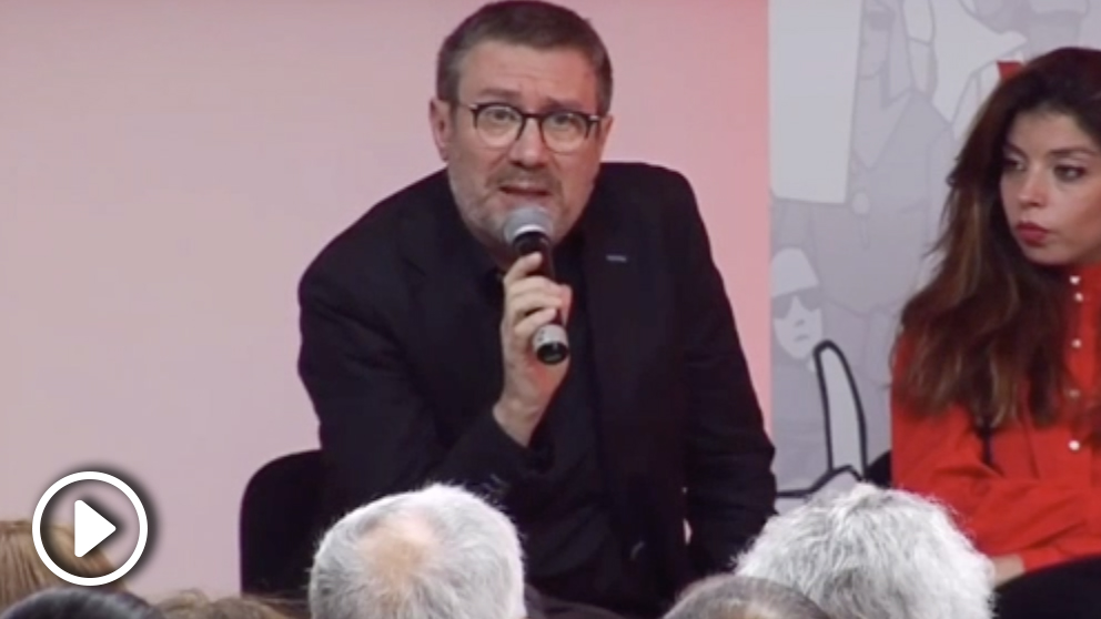 El escritor Luisgé Martín recurriendo al insulto en el acto del ‘sindicato de la ceja’ en Madrid.