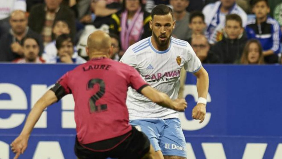 Álvaro Vázquez ante Laure (Real Zaragoza)