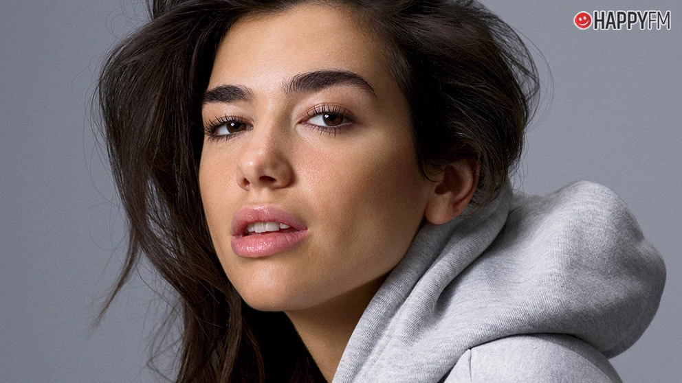 Dua Lipa y su doble en Ámsterdam