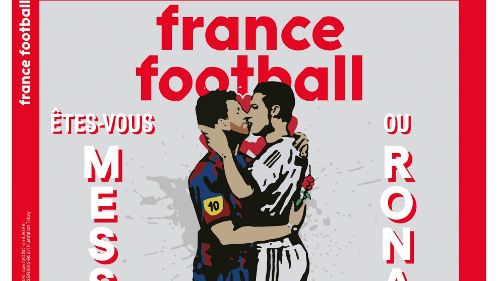 El beso entre Cristiano Ronaldo y Messi, en la portada de France Football.