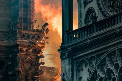 Imagen del terrible incendio que ha devorado gran parte de la catedral Notre Dame de París. Foto: AFP