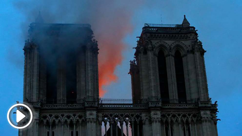 Imagen del incendio en Notre Dame
