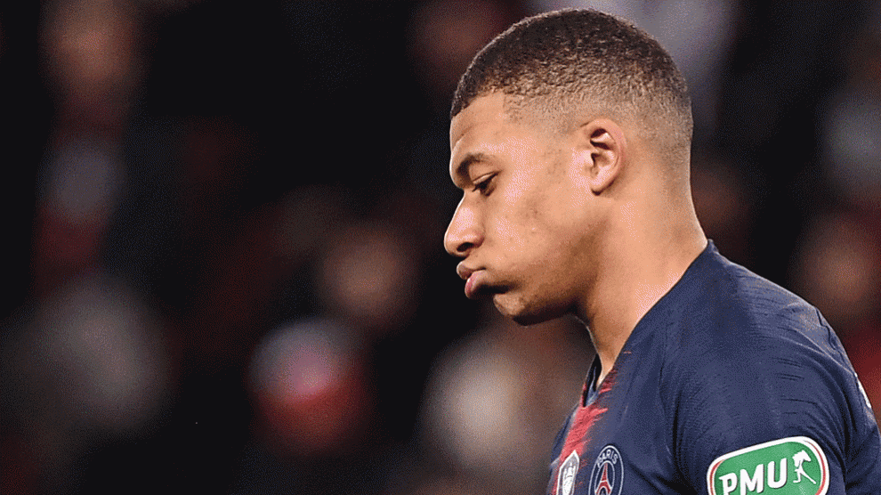Mbappé no está recibiendo cariño de sus compañeros. (AFP)