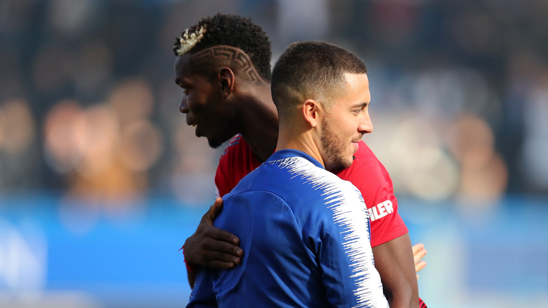 Pogba y Hazard se saludan en un partido (Getty).