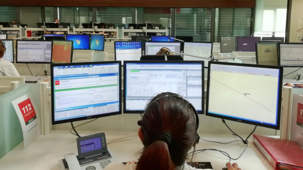 Una operadora del 112 Emergencias