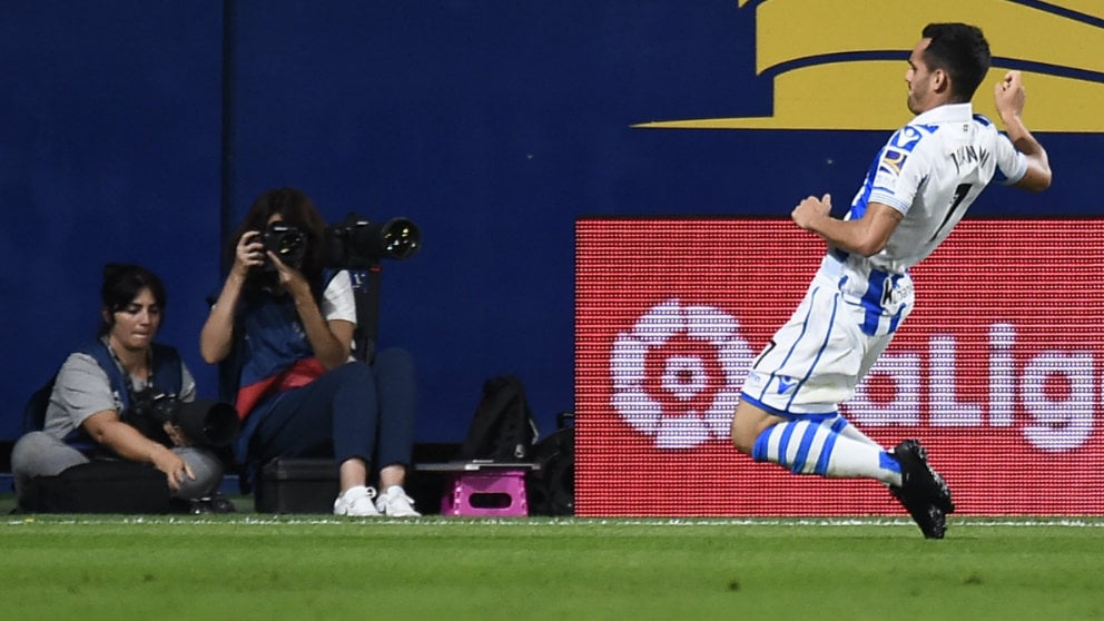 Juanmi Jiménez celebra un gol ante el Villarreal (AFP)