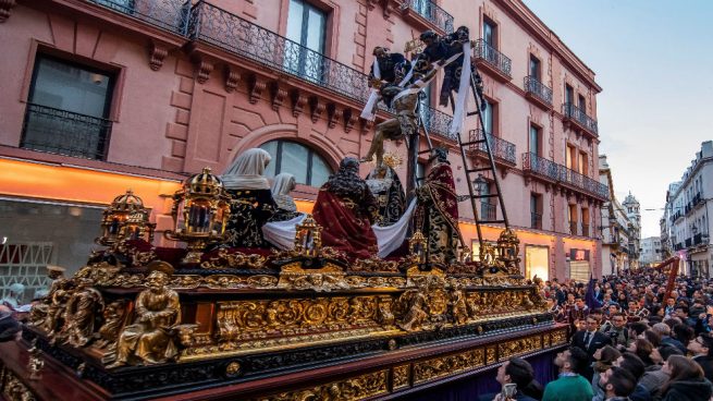 La lluvia deja a Sevilla sin las procesiones de las siete hermandades del Viernes Santo