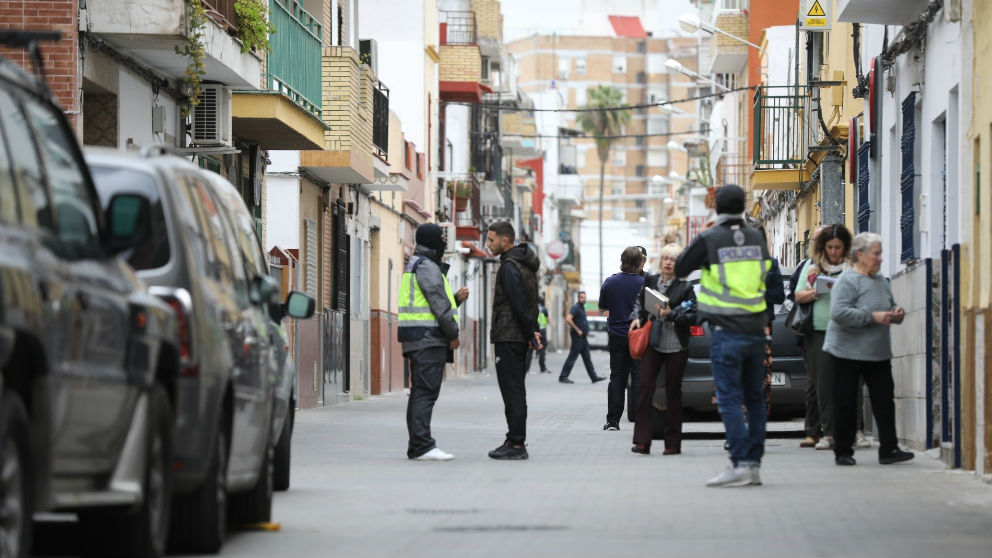 La Policia interroga a los vecinos del yihadista en Sevilla