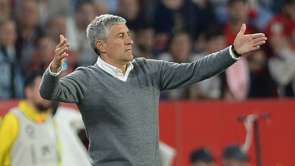 Quique Setién, durante un partido cuando era entrenador del Betis. (AFP)