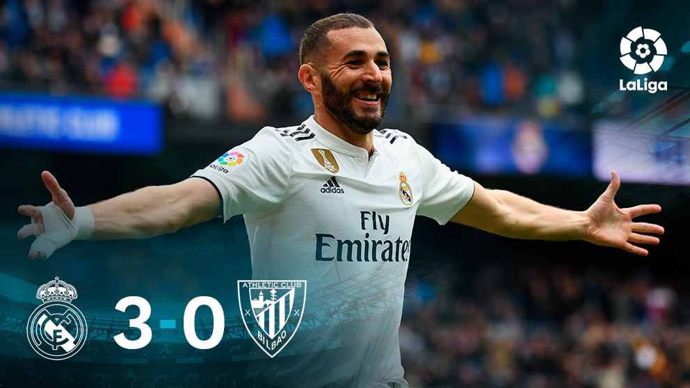 Benzema celebra uno de sus tres goles ante el Athletic.