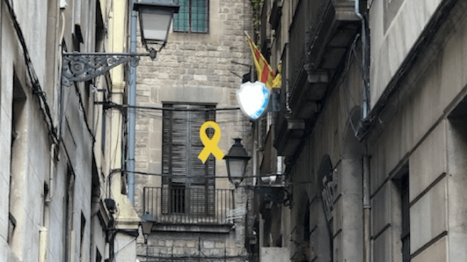 El PP exige a Colau la retirada de símbolos separatistas de las calles de Barcelona