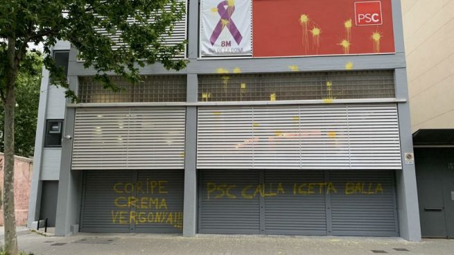 El Puigdemont de Coripe ‘provoca’ pintadas amarillas en la sede del PSC de Barcelona