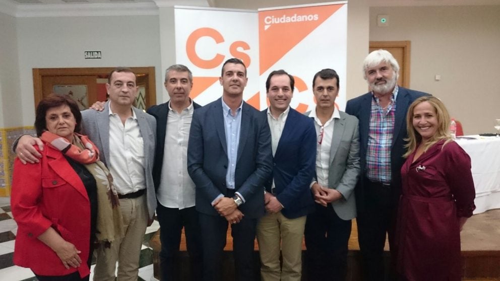 Junta Directiva de Ciudadanos Marbella. En el centro, Francisco Gómez, el coordinador. Foto. C’s.