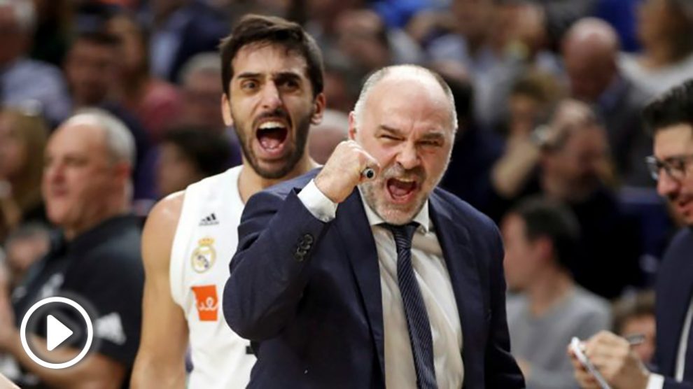 Laso celebra una canasta con Campazzo detrás. (EFE)