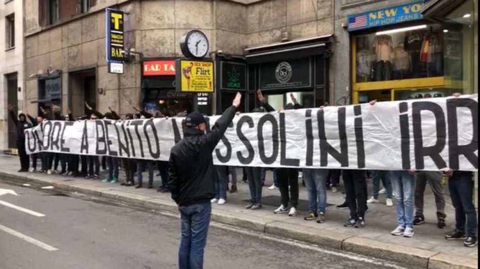 Los hinchas de la Lazio, en las calles de Milán.
