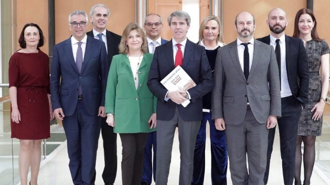 Ángel Garrido con su Gobierno regional. (Foto. Comunidad)