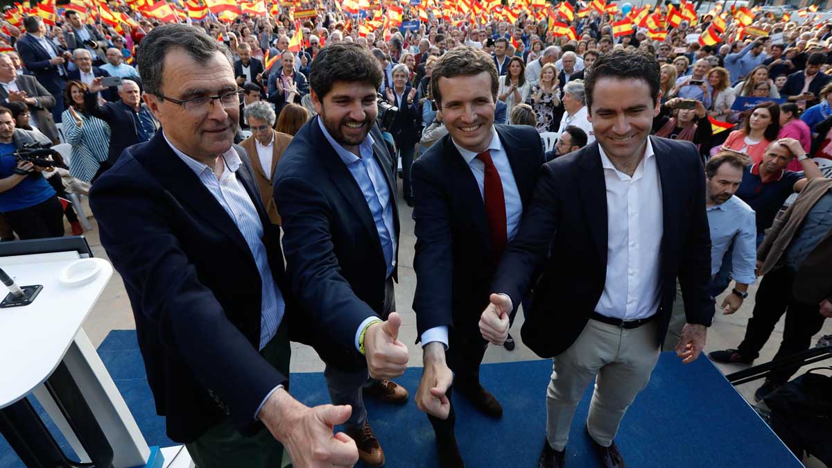 Pablo Casado, Teodoro García Egea y Fernado López Miras en Murcia. (Foto: Europa Press)