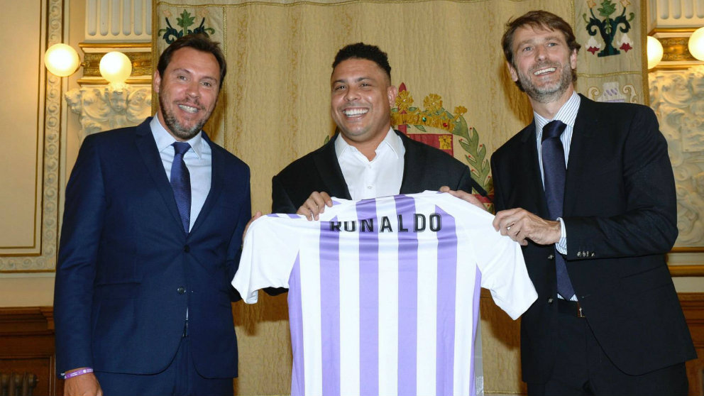 Óscar Puente, Ronaldo Nazario y Carlos Suárez (EFE)