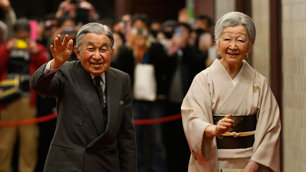 El emperador de Japón Akihito y su mujer.