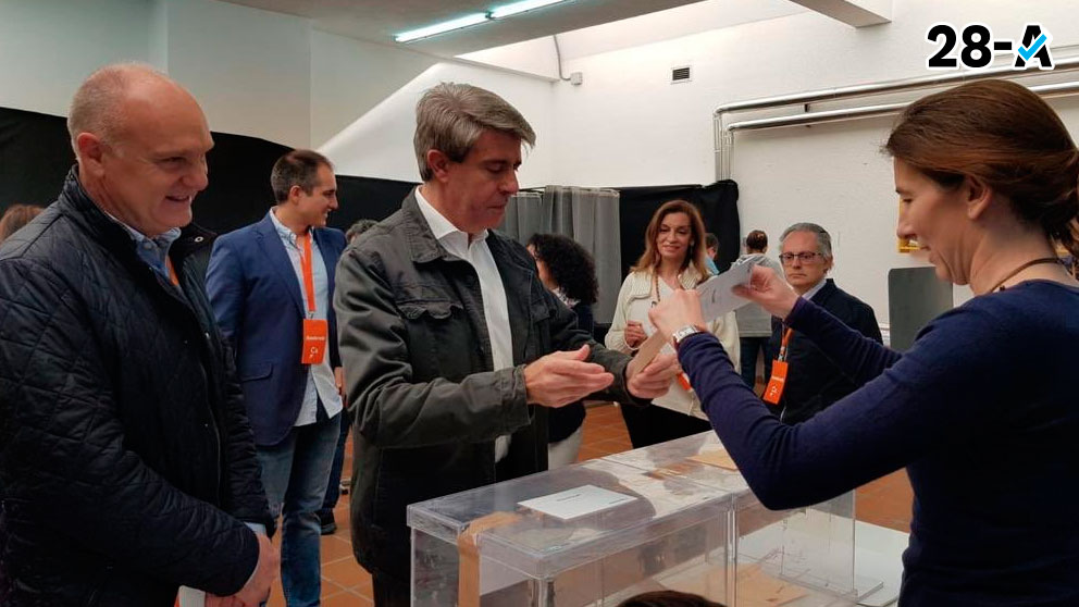 Ángel Garrido vota a Ciudadanos tras su marcha del PP. Foto: Twitter