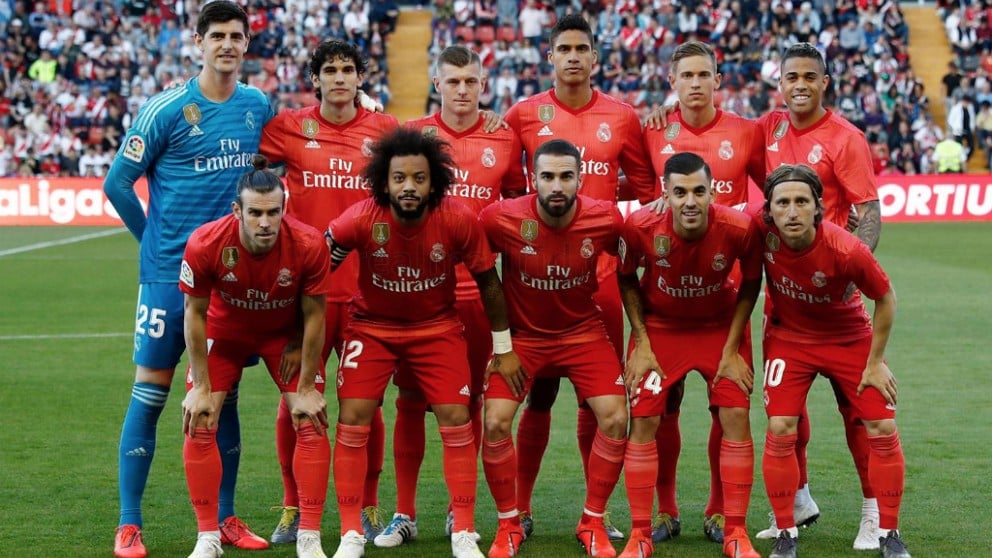 Los jugadores del Real Madrid, antes del partido contra el Rayo.