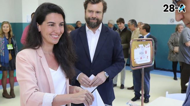Iván Espinosa de los Monteros y Rocío Monasterio votando (Foto: Vox)