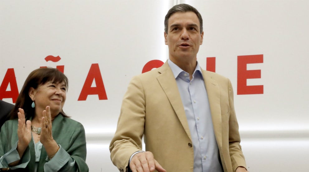 Pedro Sánchez junto a Cristina Narbona el pasado lunes en Ferraz.