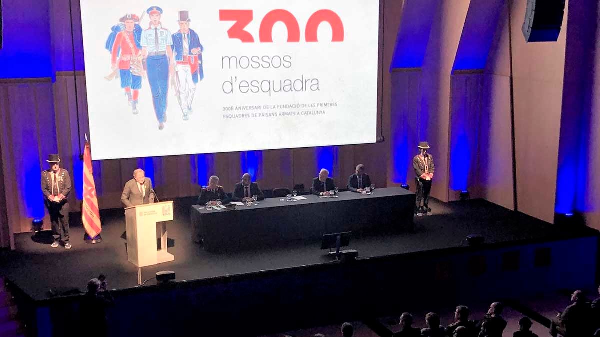 Torra en el aniversario de los Mossos.