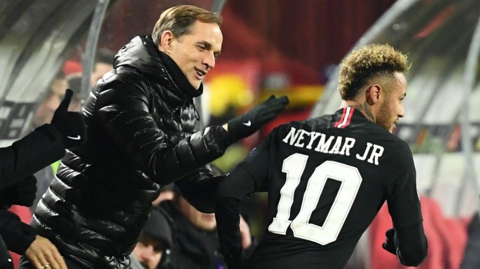 Tuchel felicita a Neymar en un partido del PSG. (AFP)