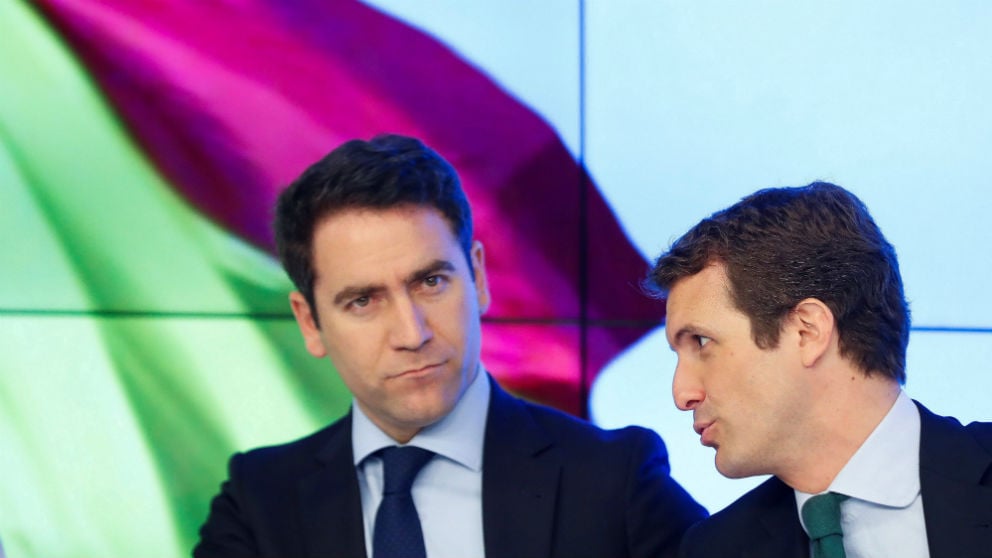 Pablo Casado conversa con Teodoro García-Egea