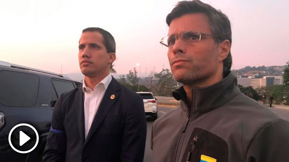Juan Guaidó y Leopoldo López en la base militar La Carlota, a las afueras de Caracas, tras iniciar la llamada ‘Operación Libertad’.