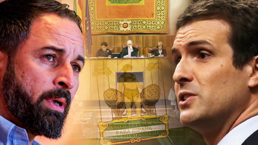 Pablo Casado y Santiago Abascal, líderes del PP y Vox, con el Parlamento andaluz al fondo