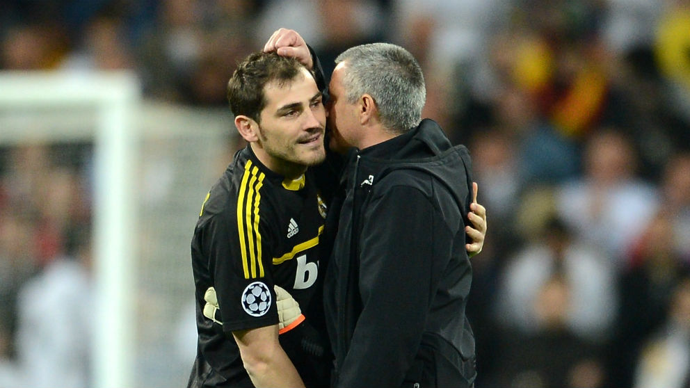 Iker Casillas y José Mourinho, en un partido del Real Madrid. (Getty)