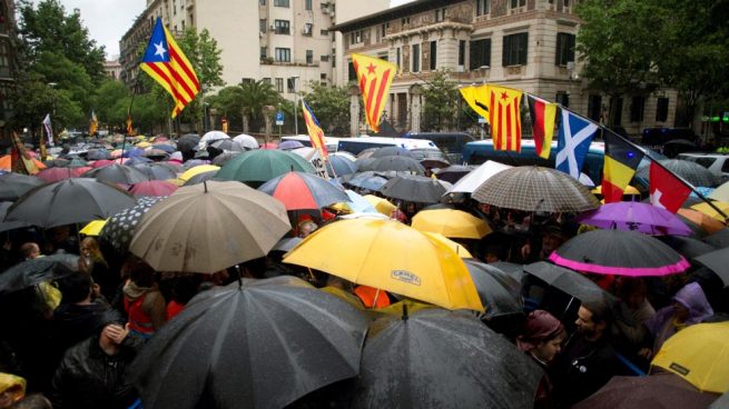 Los separatistas protestan por la decisión de la Junta Electoral de impedir a Puigdemont ser candidato