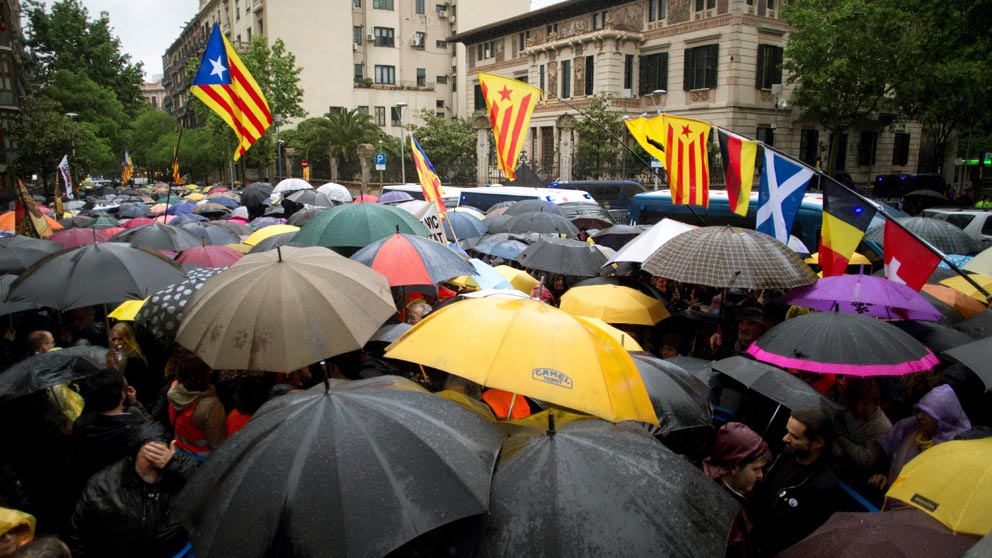 Protestas en la Delegación del Gobierno en Cataluña (Foto: EFE)