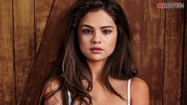 Selena Gomez luce el bikini perfecto para tapar su cicatriz