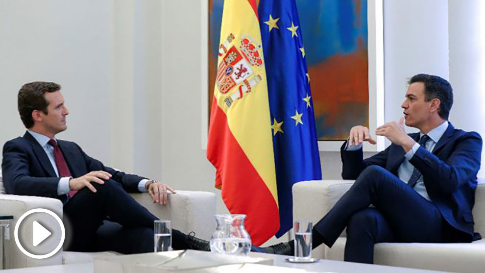 Pedro Sánchez y Pablo Casado, este lunes, en La Moncloa.