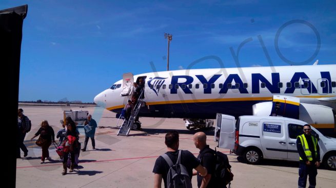 Canarias perderá 170.000 plazas aéreas por el cierre de las tres bases de Ryanair en las islas