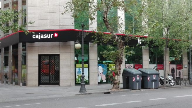 La resultante de la fusión entre Kutxabank y CajaSur aumentaría el sueldo de 1.800 empleados en 48 millones