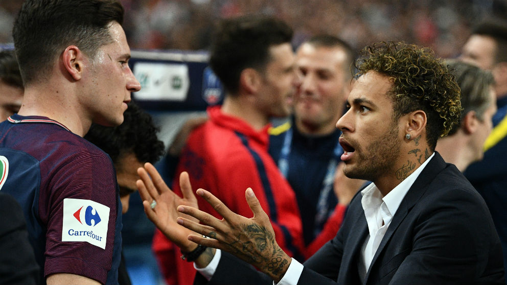 Neymar y Draxler tras un partido del PSG. (AFP)