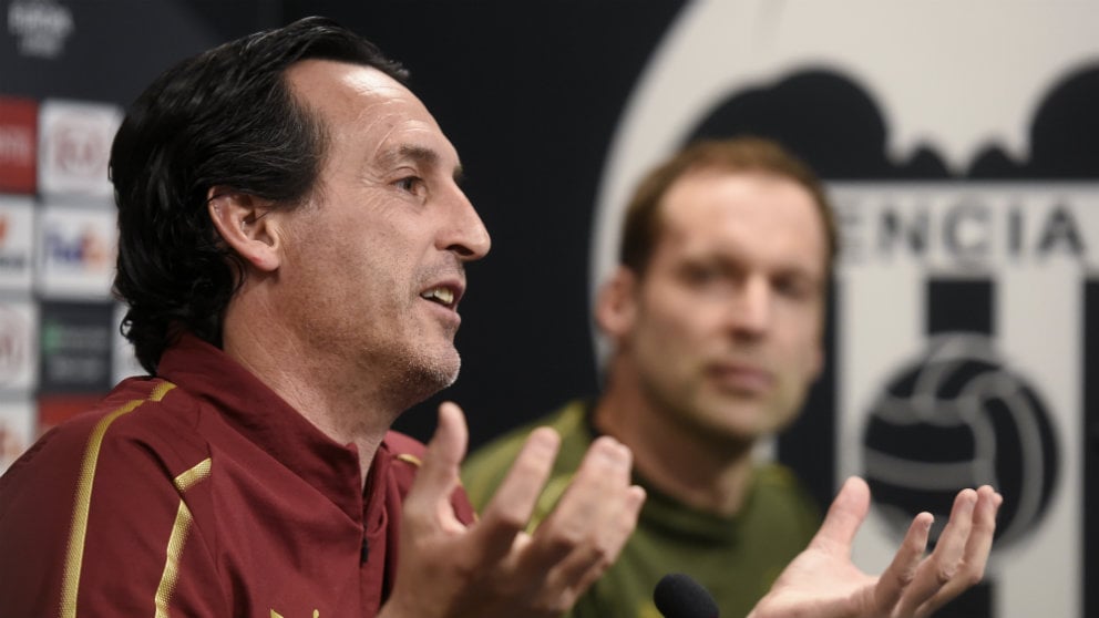 Unai Emery en la sala de prensa de Mestalla (AFP)