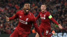 Wijnaldum celebra uno de los goles del Liverpool ante el Barcelona. (AFP)