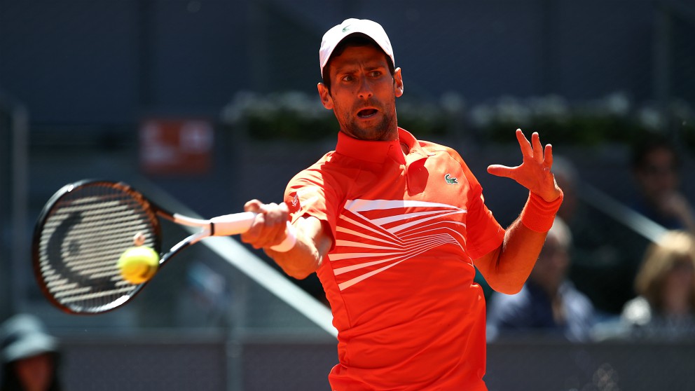 Novak Djokovic golpea una derecha. (Getty)