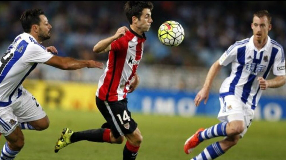 Markel Susaeta y David Zurutuza durante un partido entre la Real Sociedad y el Athletic (@DZurutuza)