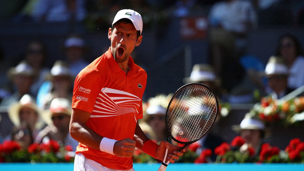 Djokovic celebra un punto en Roland Garros. (Getty)
